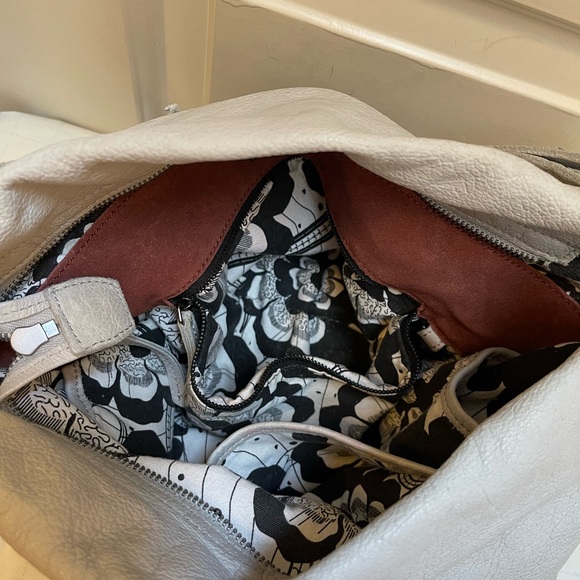 Liebeskind Berlin Medea double dye leather shoulder bag - Picture 15 of 16